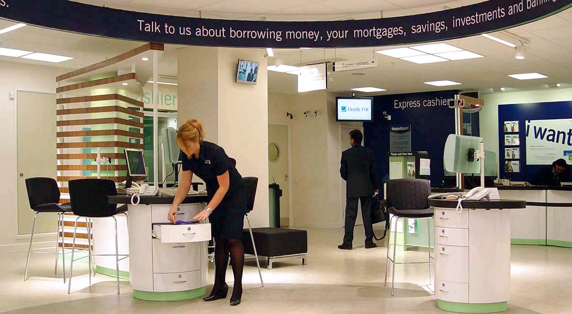 Lloyds Bank branch audit branch evolve into a sales advice-oriented hub