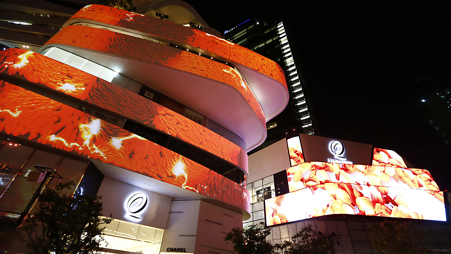 Green vertical interior design of Emquartier shopping mall dining