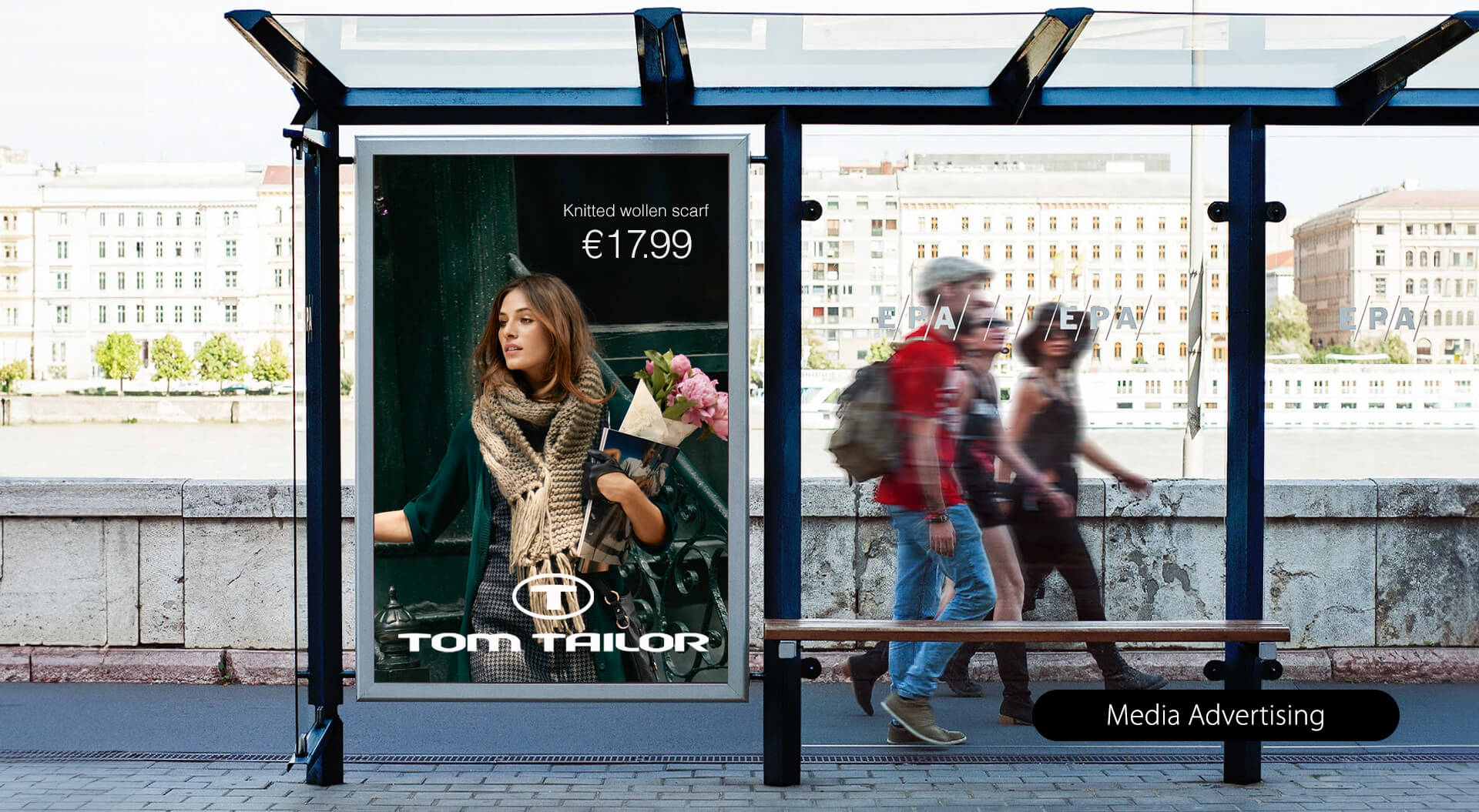 Tom Taylor woman bus stop media advertising promotion – Knitted woollen scarf