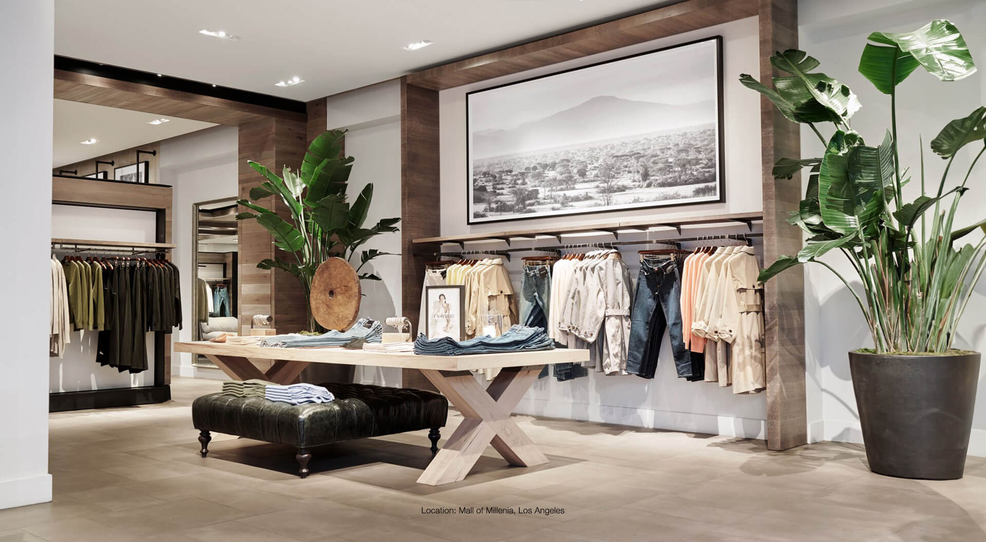 Banana Republic Store Interior Design. Mall of Millenia Los Angeles