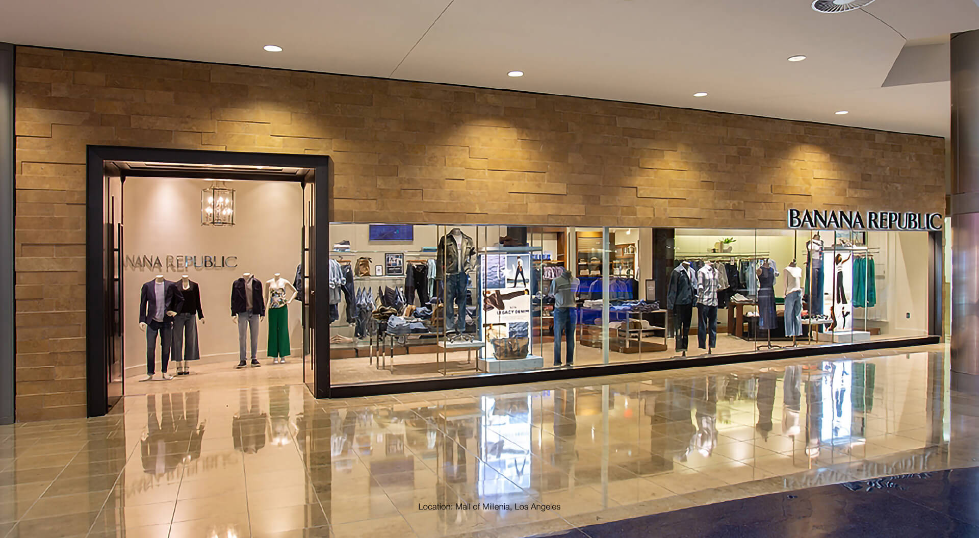 Banana Republic Store Banding, Entrance & Window Display Mall of Millenia Los Angeles