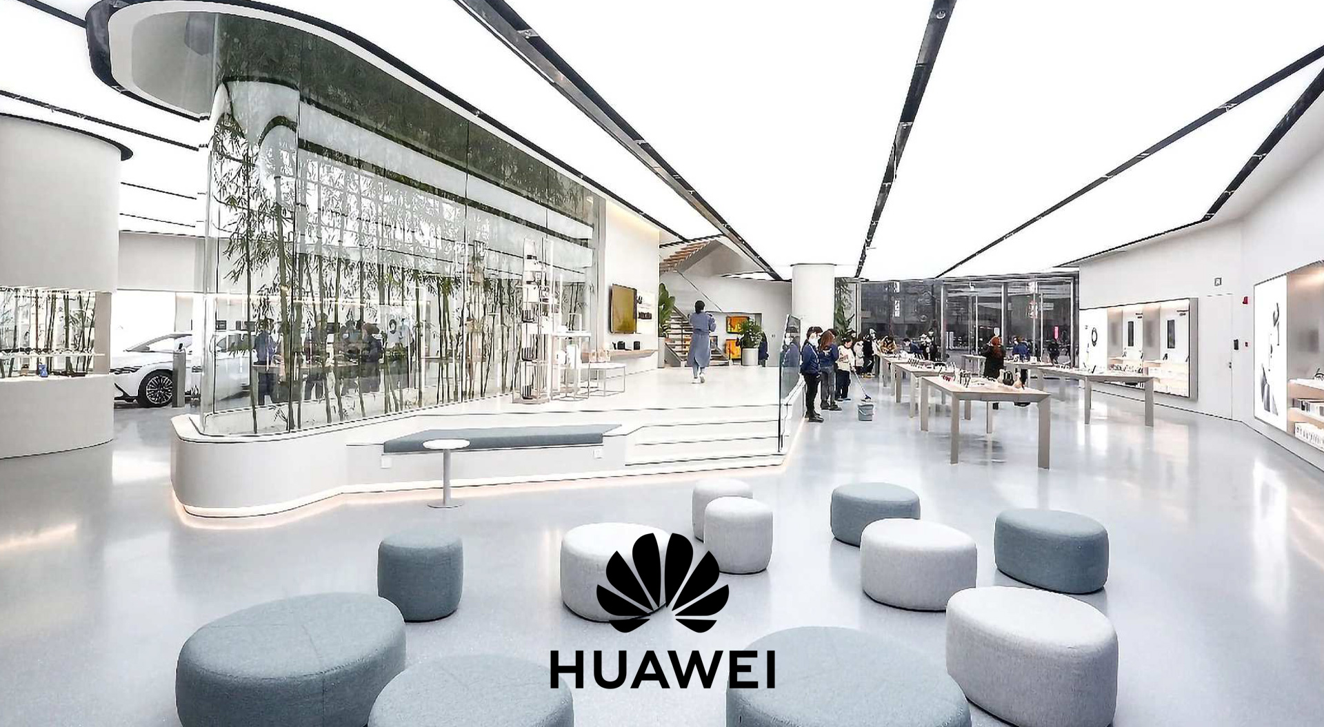 Huawei Flagship Store in Chengdu Entrance