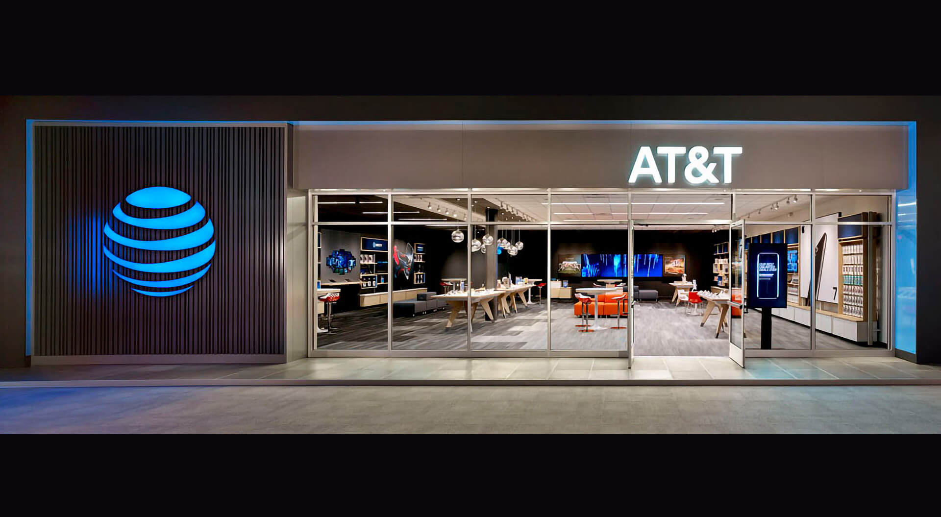 Experiential telecom flagship store concepts