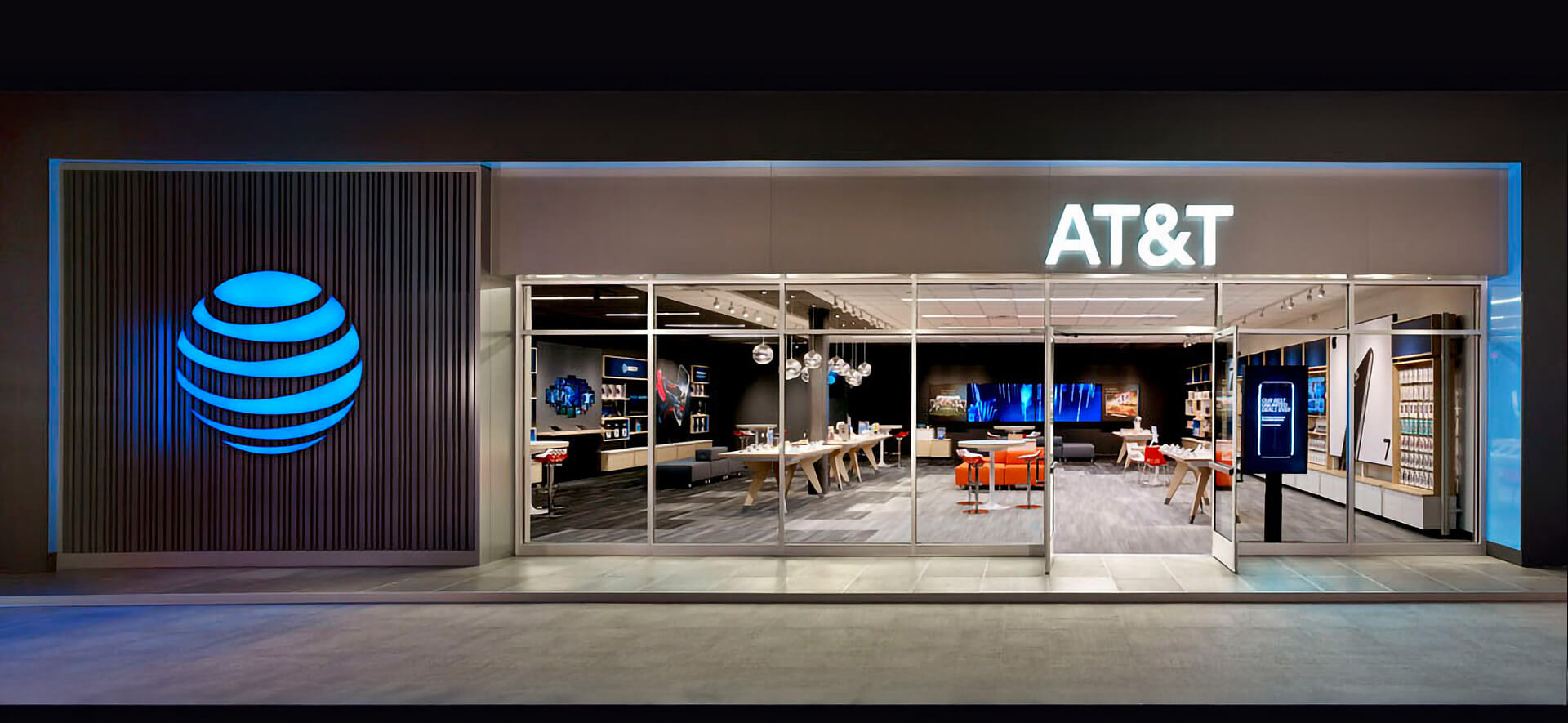 AT&T Destination Flagship Store Exterior