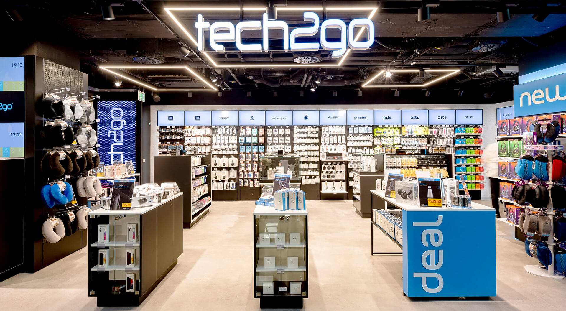 Tech2go Store Entrance, merchandising systems design and Branding