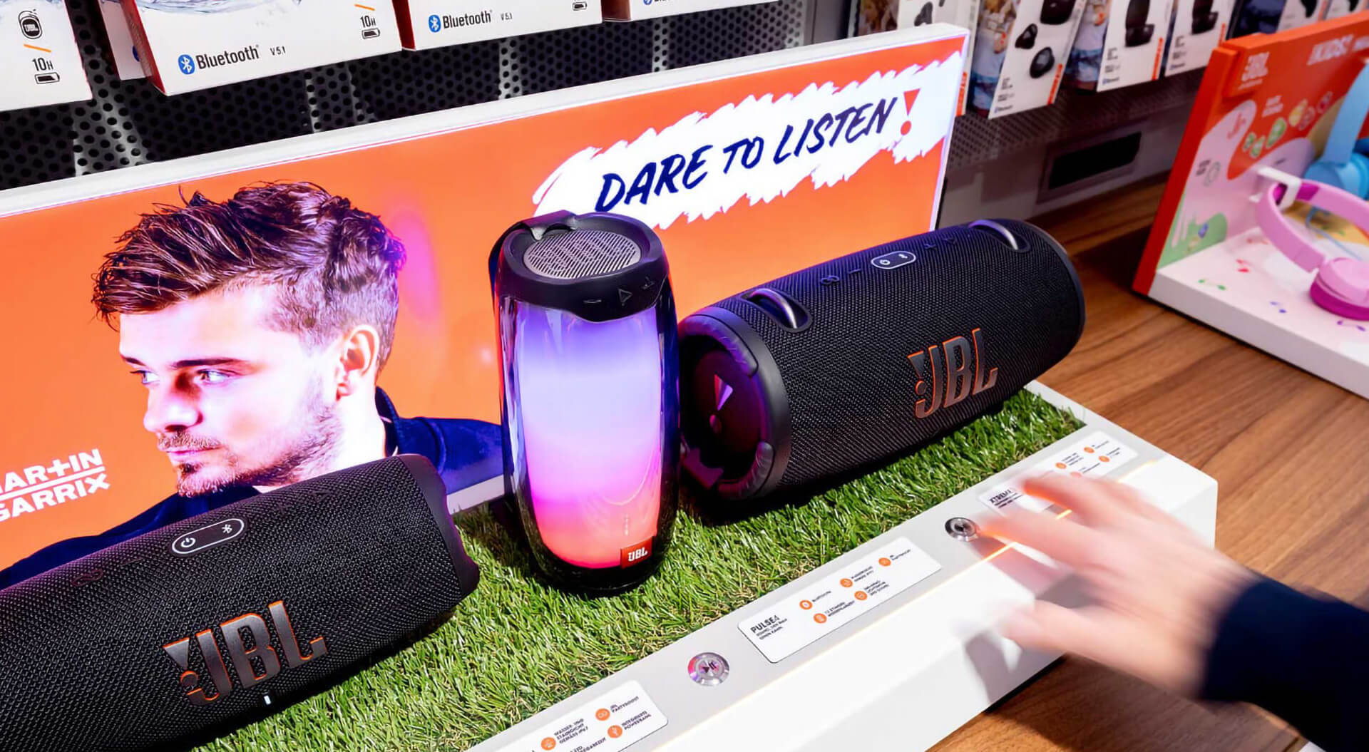 Tech2go Store Merchandising and Branding JBL Display