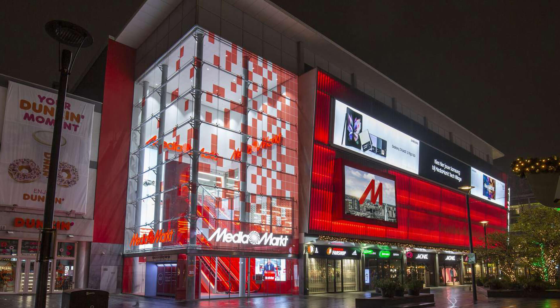 MediaMarkt Exterior Store Design and Branding - Tech Village in Rotterdam