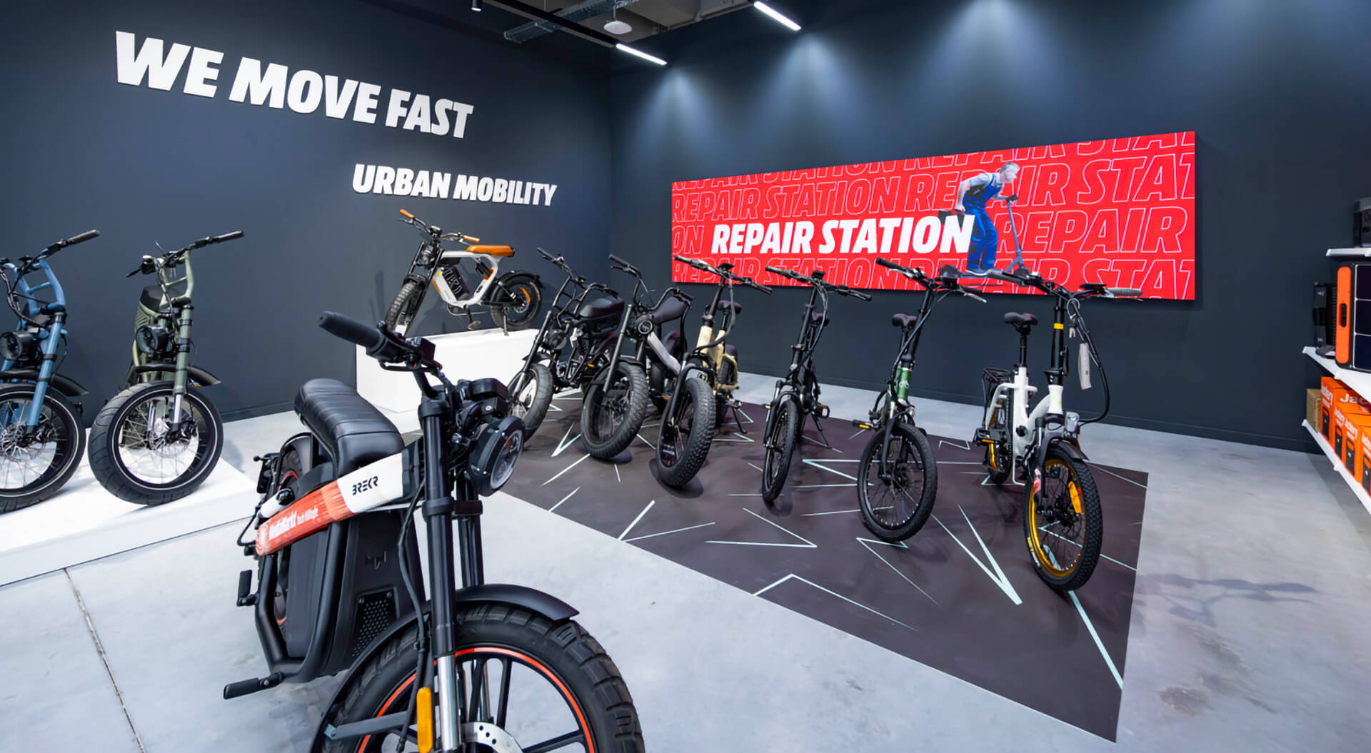 MediaMarkt Mobility Store - Repair Station - Interior Design and We Move Fast Branding