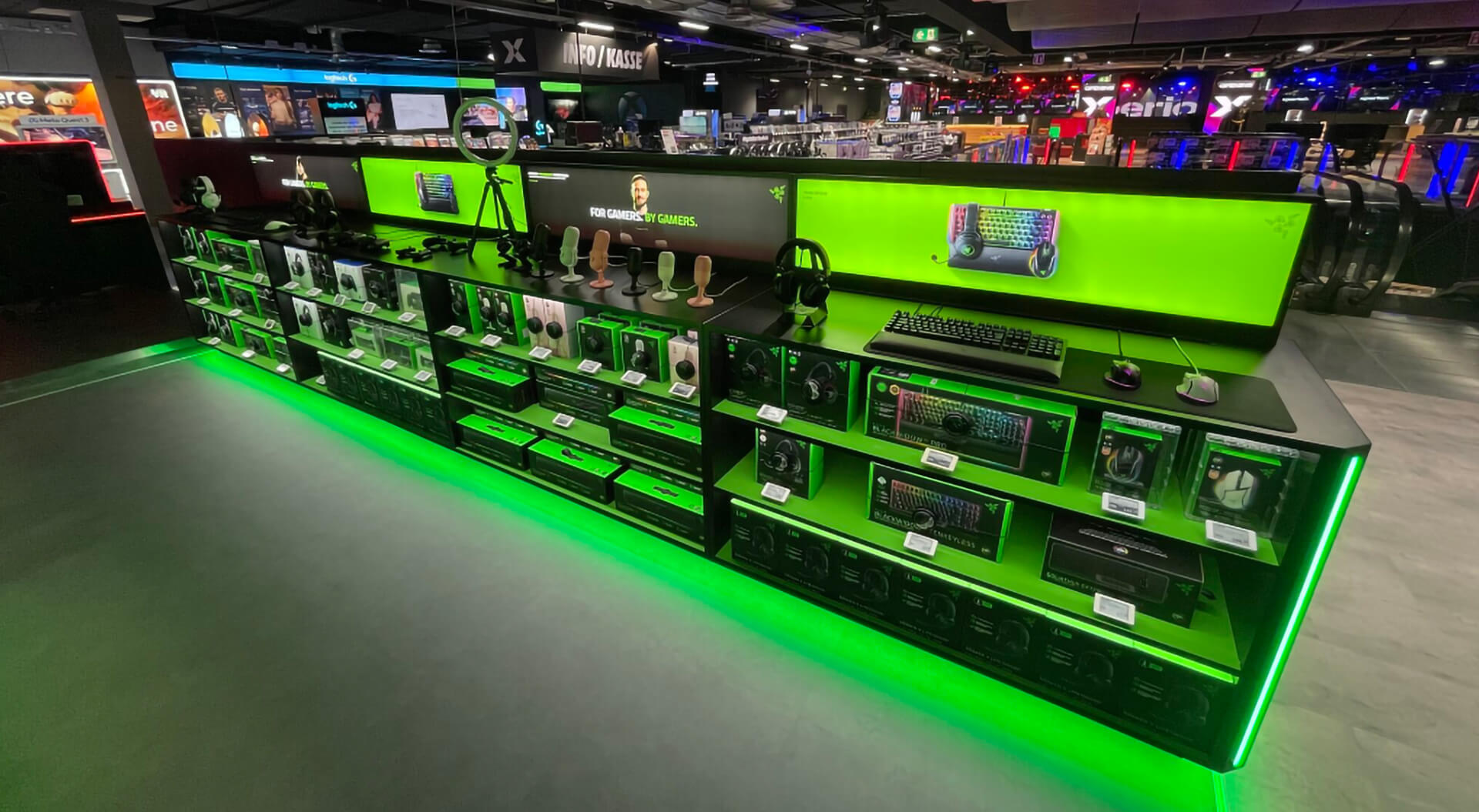 MediaMarkt Xpress Store Gaming Department -  Razer Merchandising System - Interior Design