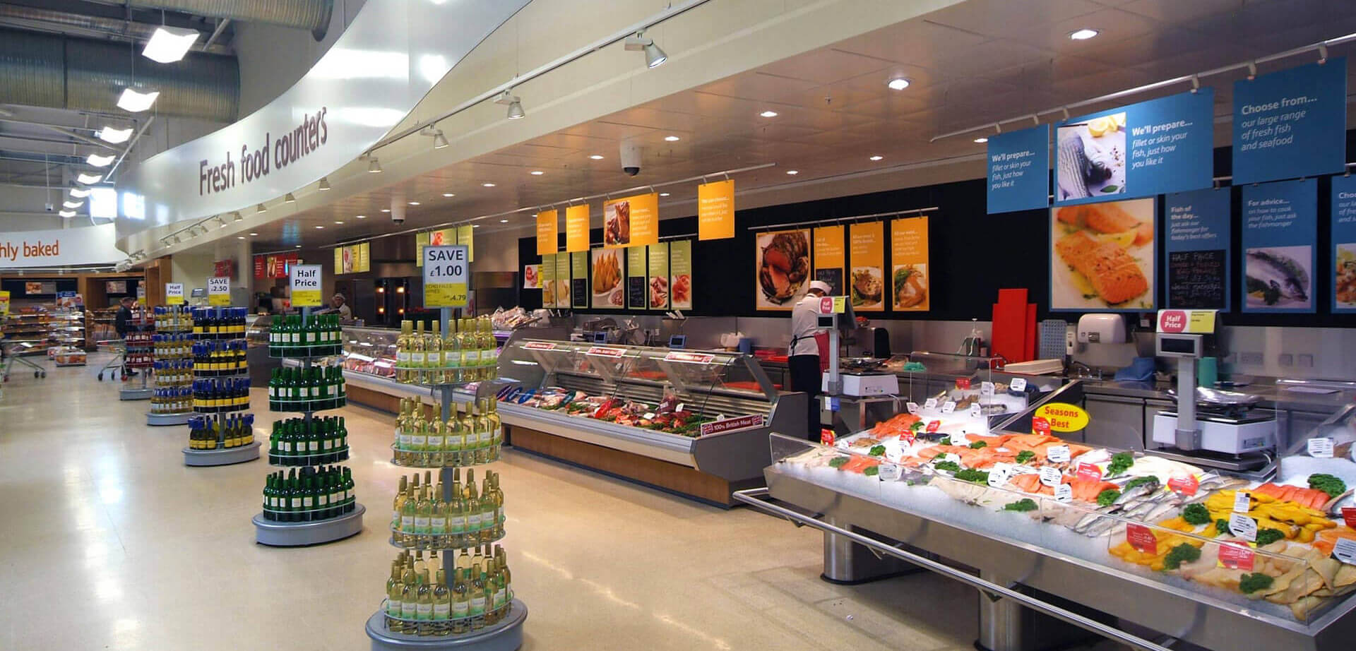 Tesco Extra Accrington, Lancashire UK Fresh Market Concept: The layout has been designed to be part of Tesco's “The Fresh Market" initiative, which emphasizes fresh food sections with dedicated butchers, fishmongers, and bakers. 