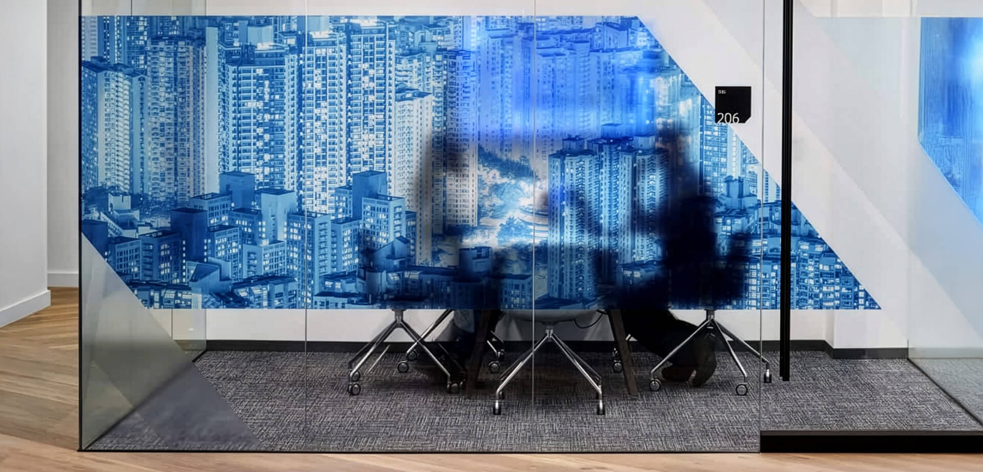 Silicon Valley Bank meeting room: The design emphasizes collaboration with various types of workspaces, including open collaborative areas and team rooms. 