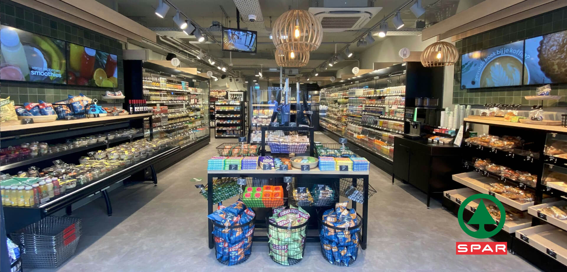 Das Innere eines SPAR City Stores, einer Art Lebensmittelgeschäft oder kleinem Supermarkt.