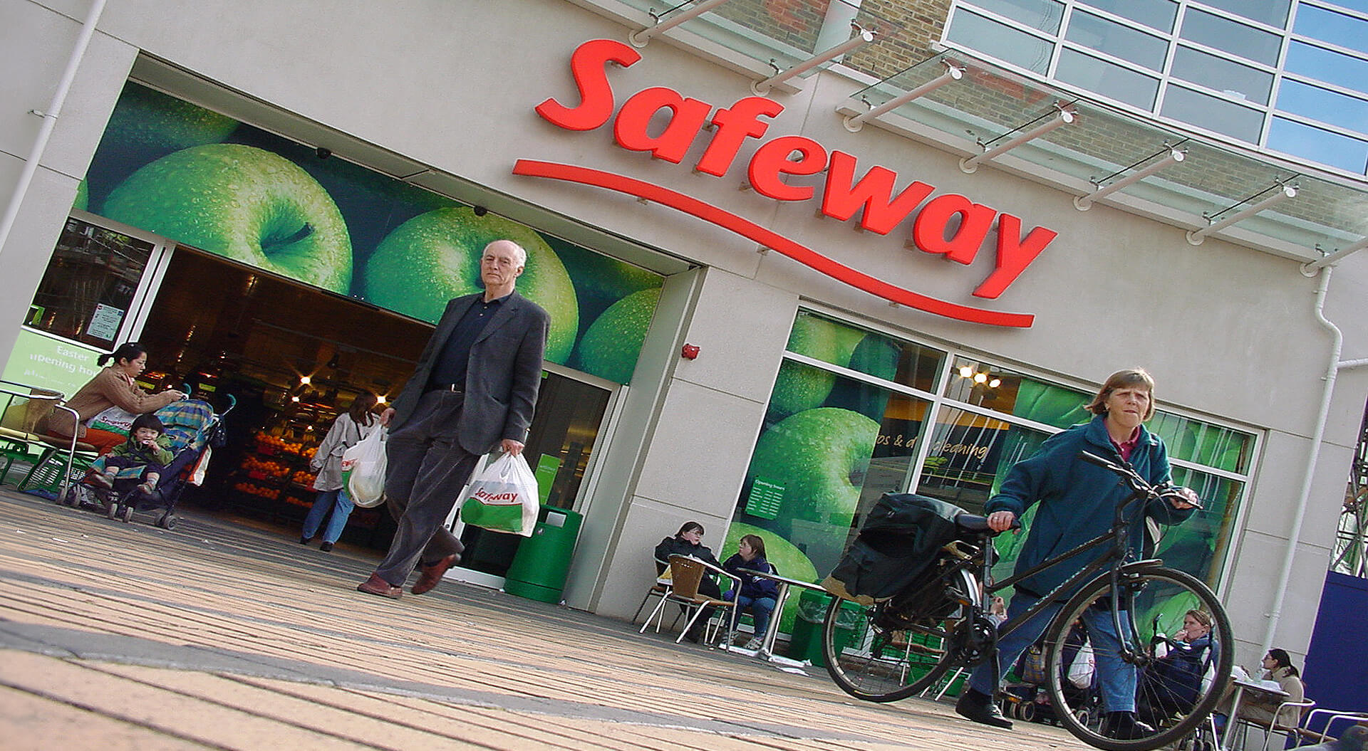 Safeway Superstore Exterior Design and Branding
