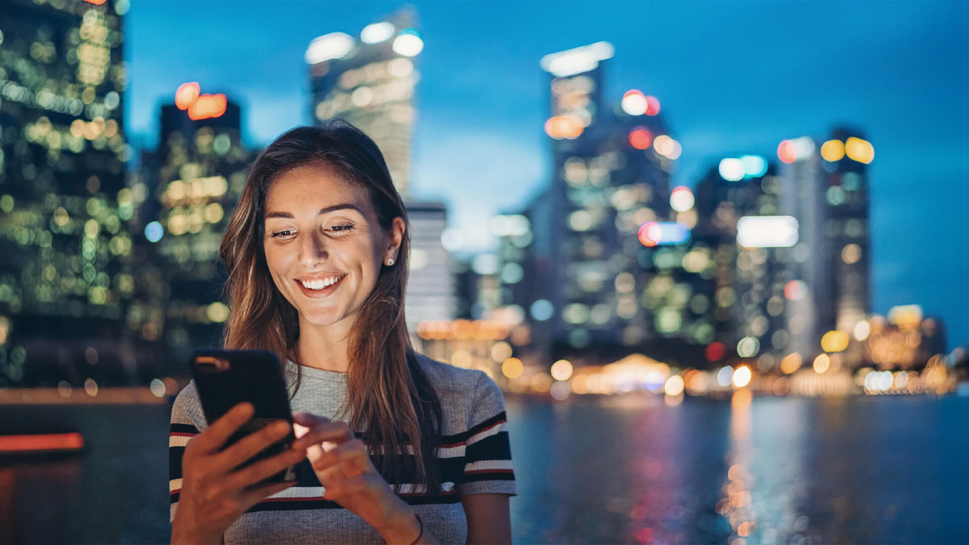 This image illustrates the concept of "Agentic AI" in the telecommunications industry, highlighting how AI agents are transforming traditional telecom sales and customer service into immersive, highly personalized "experience hubs."