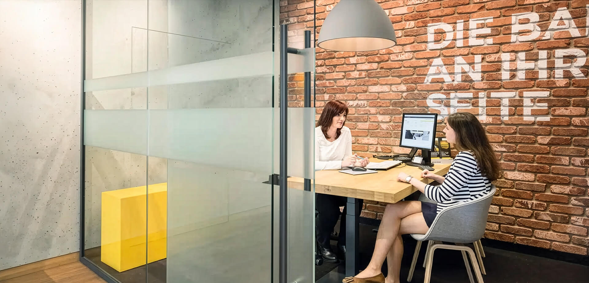 This design was created for Commerzbank to modernize its smaller city-branch offices in urban locations.