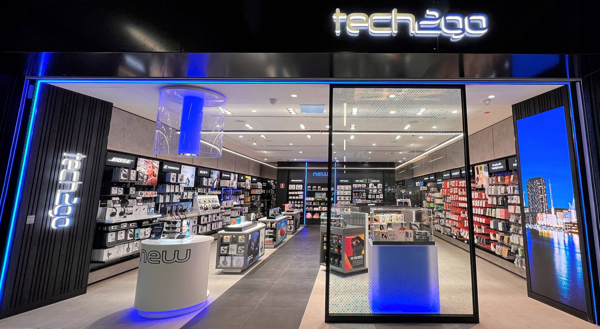 Tech2Go electronics store, which is a travel-retail concept operated by Lagardère Travel Retail. Store OverviewWhat it sells: Premium consumer electronics, headphones, charging cables, power banks, and other travel accessories.