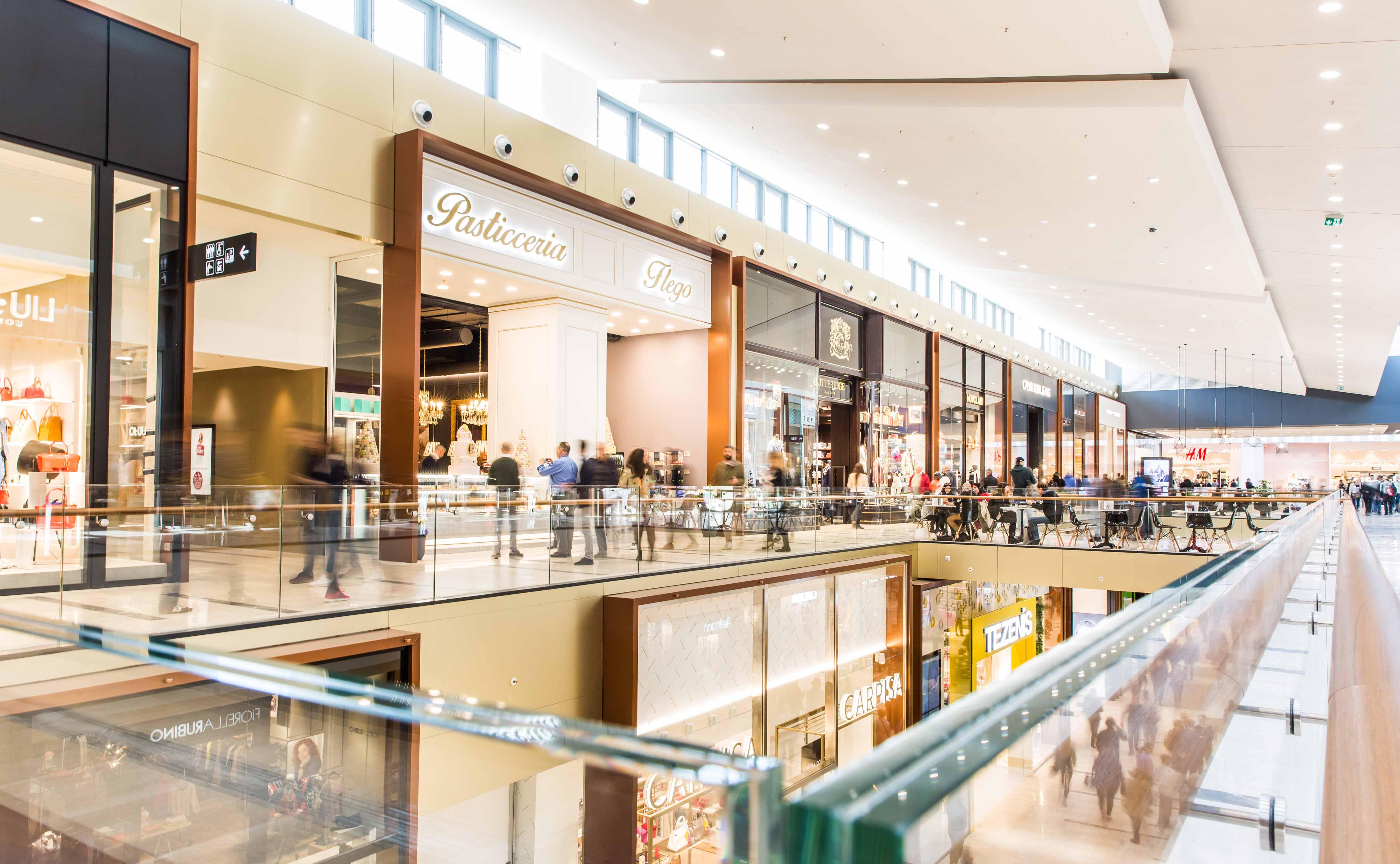 Innovative store design at Adigeo shopping centre, Italy