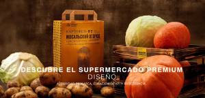 La imagen muestra productos frescos de la cadena rusa de supermercados premium Azbuka Vkusa. El text