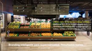 Interior de la tienda COOP Milán - Exposición de frutas y verduras. Mejore el ROI de su supermercado