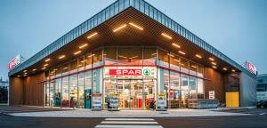 La imagen muestra un supermercado SPAR de diseño moderno ubicado en Colombo, Sri Lanka.