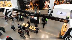 Verizon Wired Shopping Mall Kiosk Merchandising
