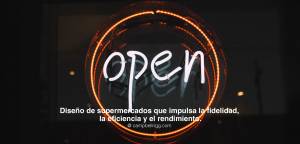 Cartel de abierto con mensaje – Diseño de supermercados que impulsa la fidelidad, la eficiencia y el