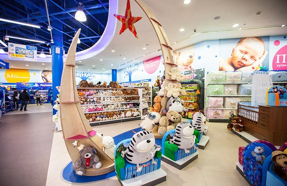 Detskiy Mir Children’s fashion and toy retail design brand agency