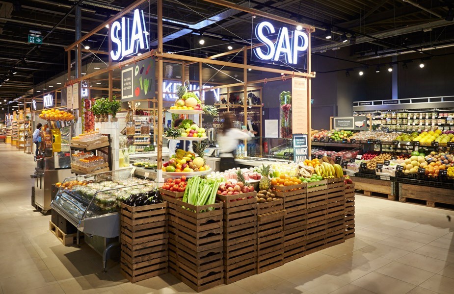 Hypermarket design trends Albert Heijn XL Eindhoven fresh juice department