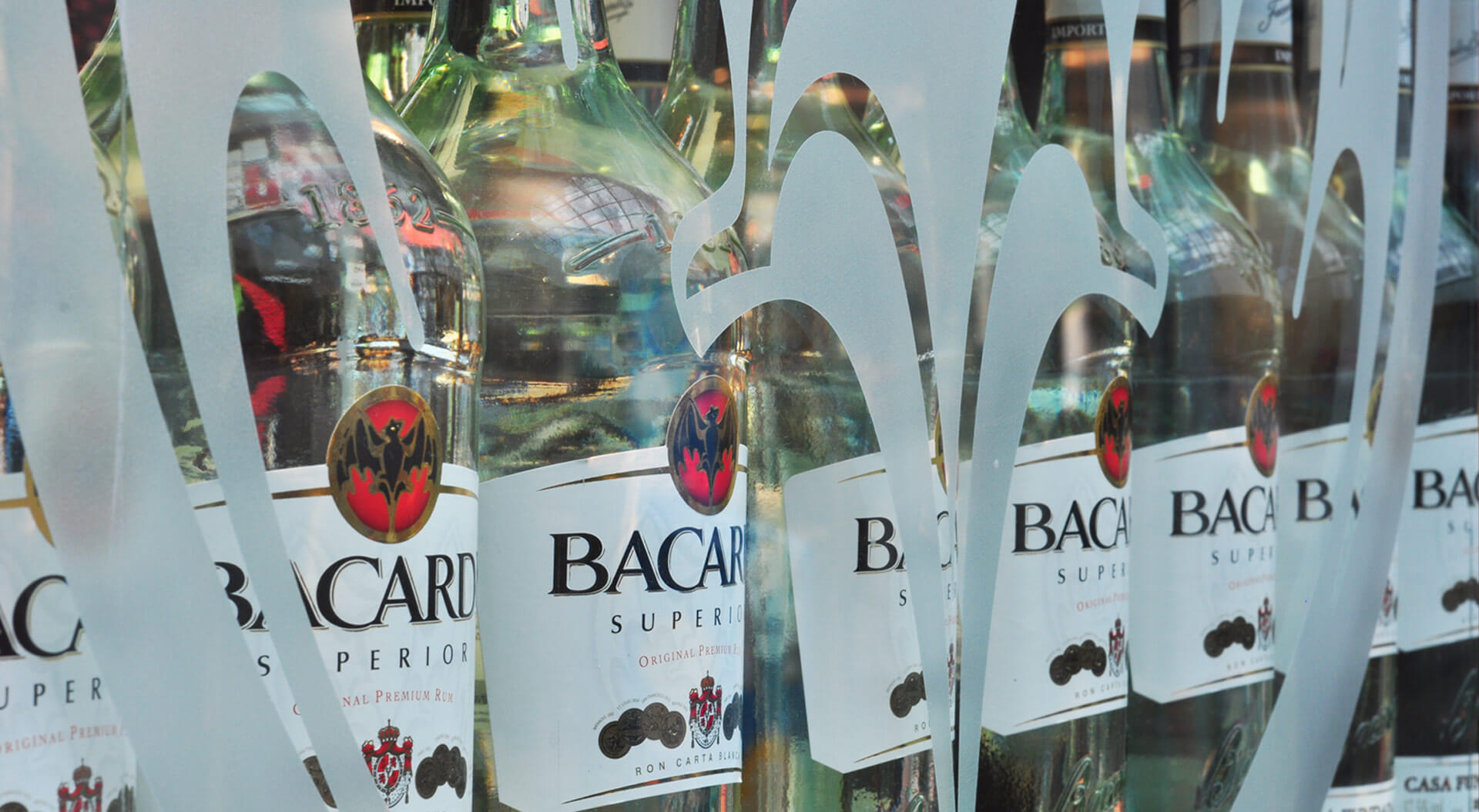 Bacardi Mojito Global Travel Retail, brand activation window promotion campaign at Charles de Gualle Airport