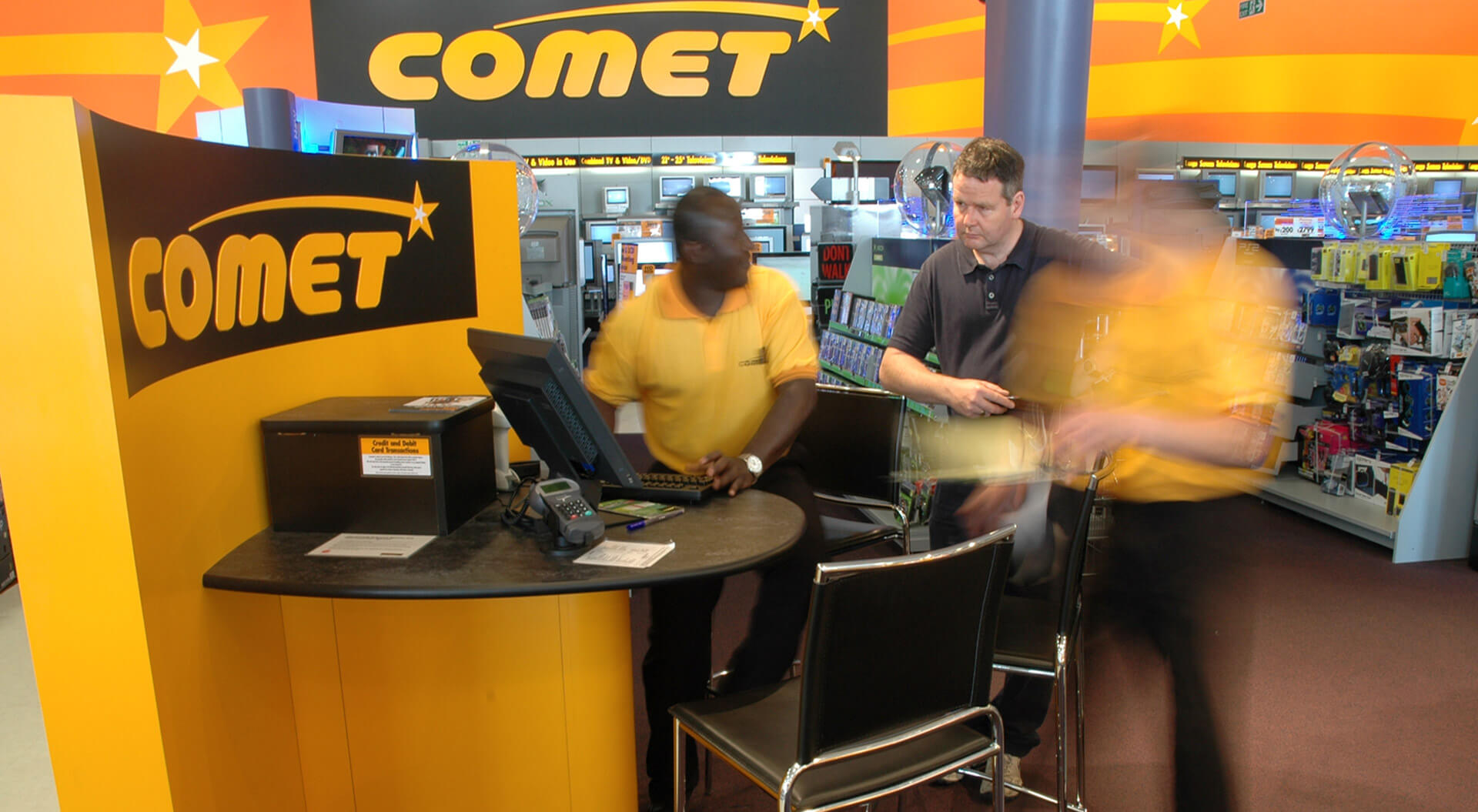 Comet electronic and technology reatil store design customer service desk