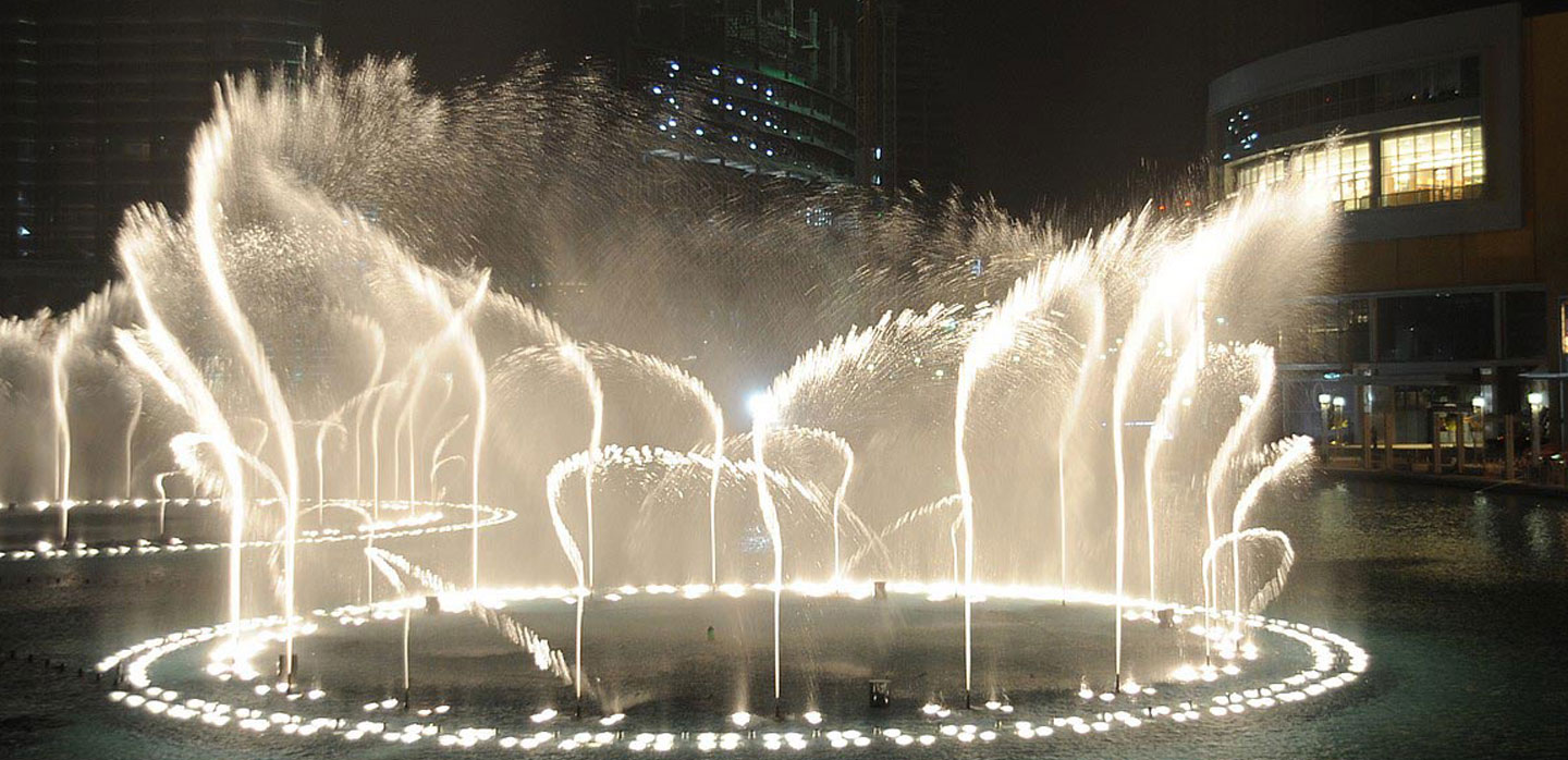 Lake and water fountain Dubai Mall, UAE